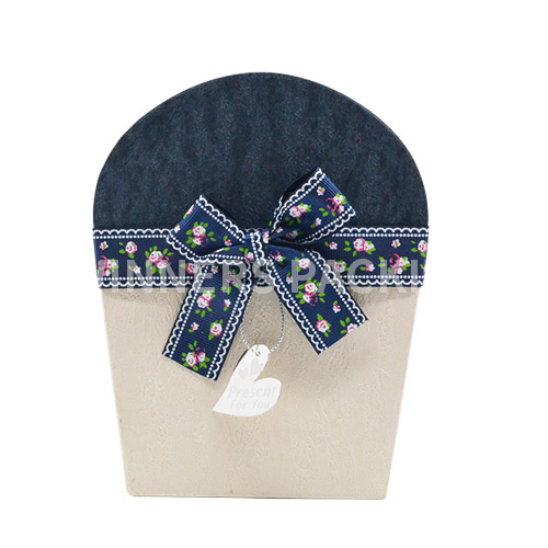 Custom logo and size paper packaging gift box